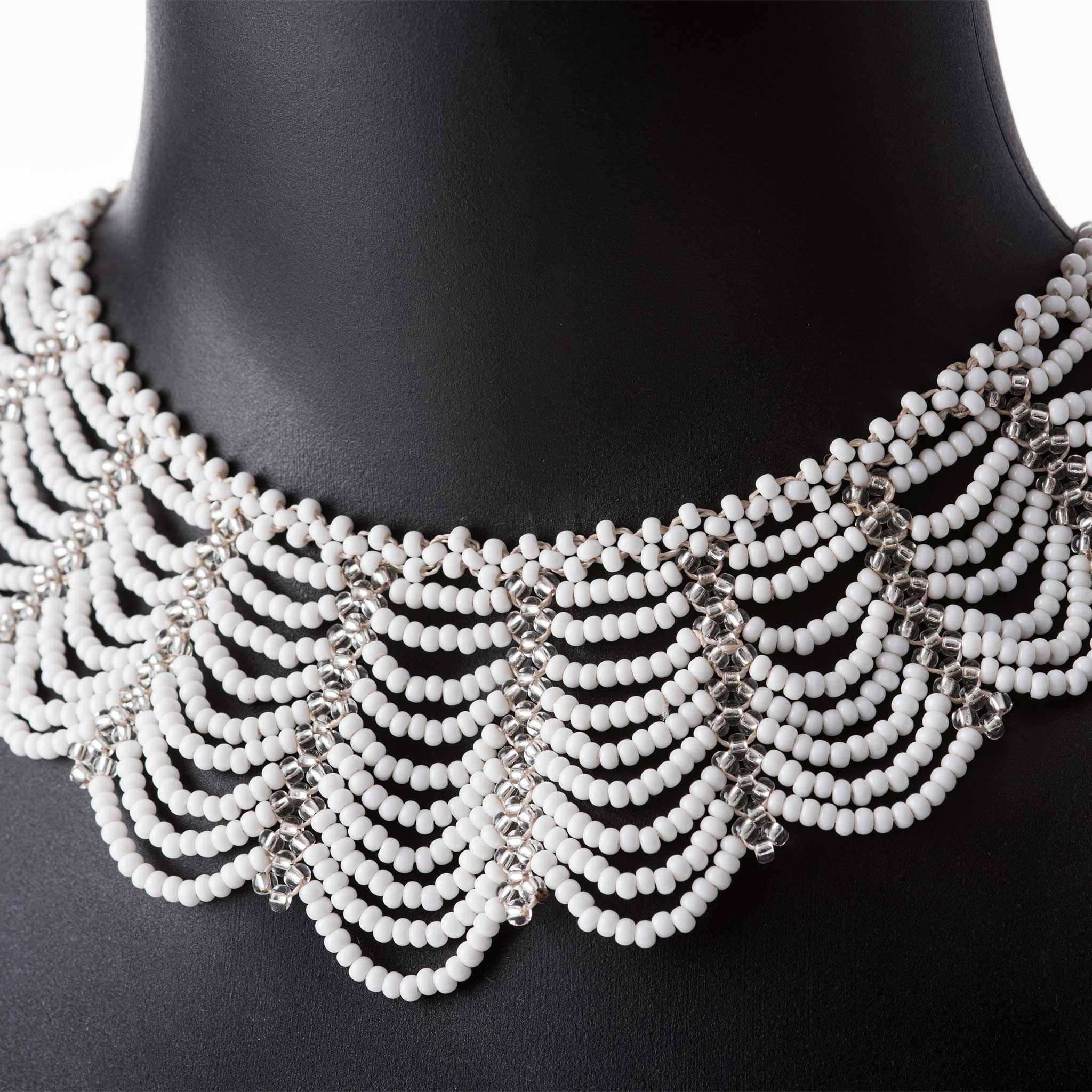 saina-lace-necklace