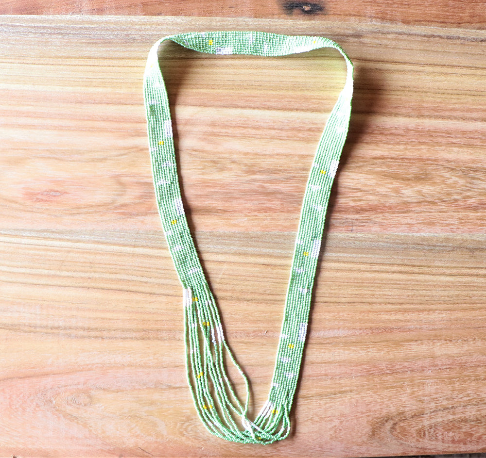 Collier de perles tissées