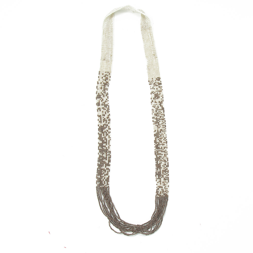 Collier de perles tissées