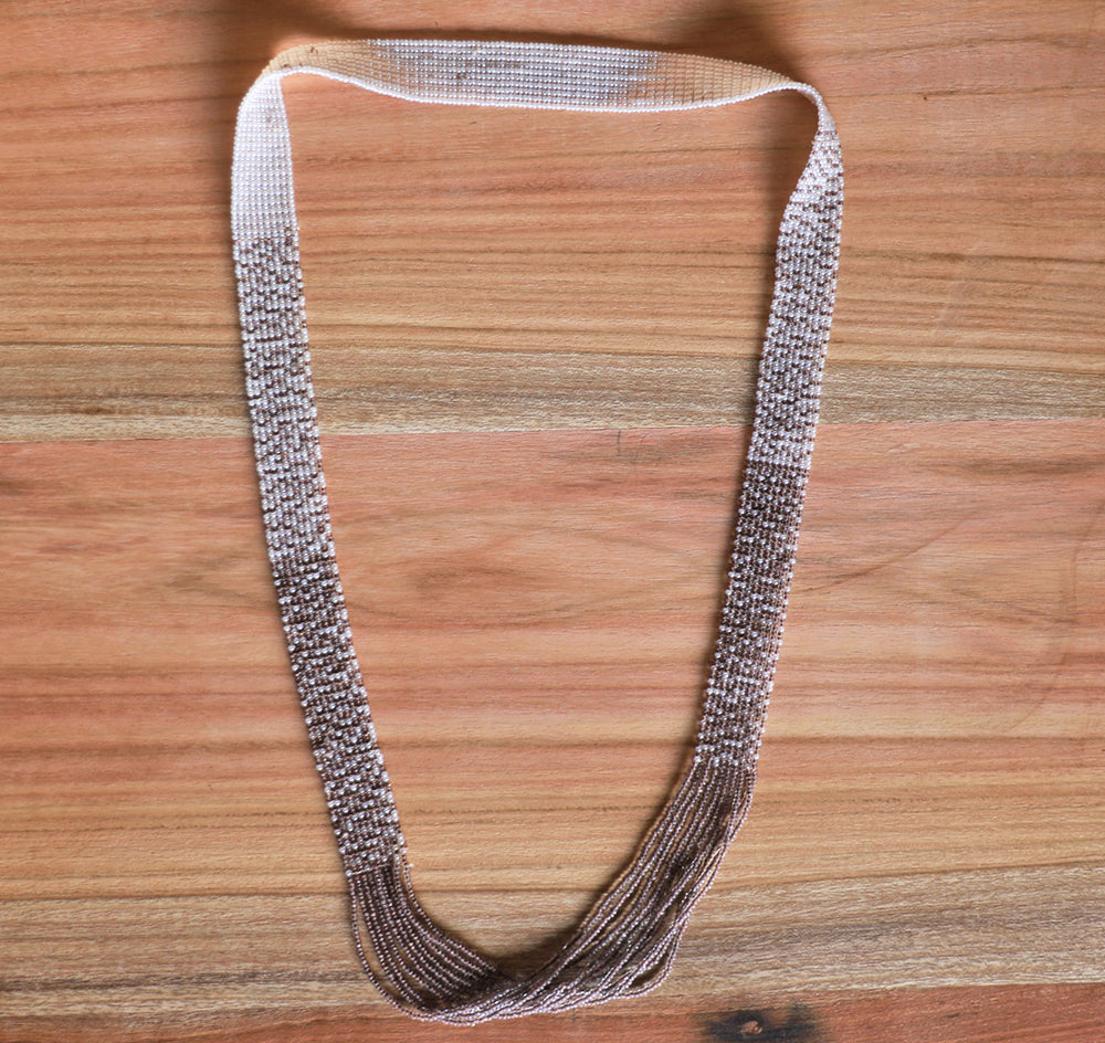 Collier de perles tissées