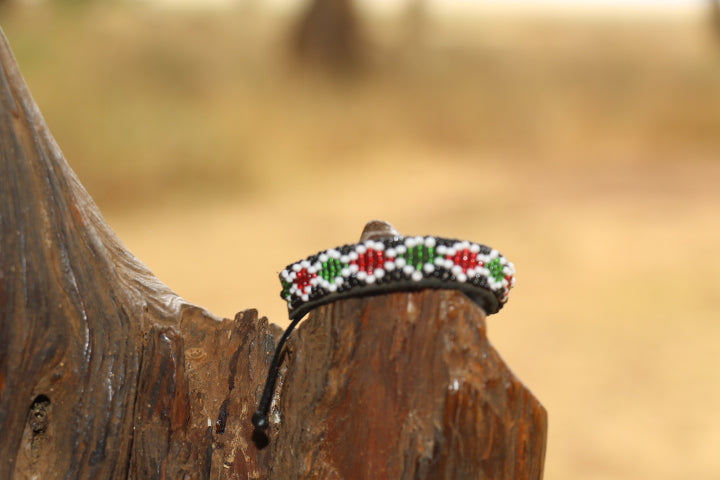 Bracelet en cuir perlé