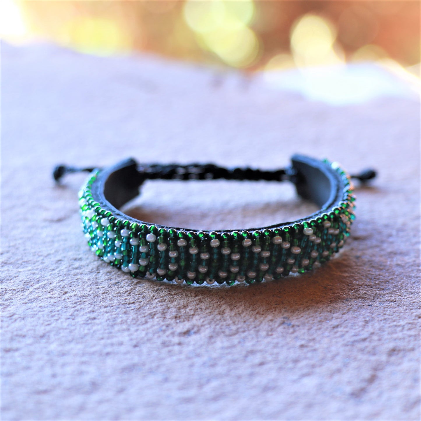 Bracelet en cuir perlé